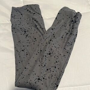 LuLaRoe Gray Splatter Print Tween Leggings